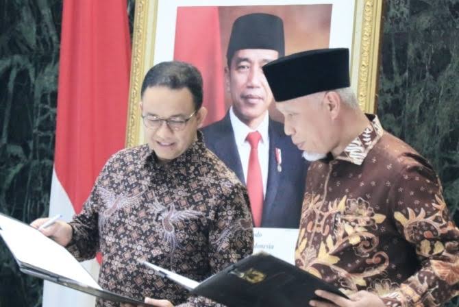 Momen Anies Baswedan bersama Gubernur Sumbar, Mahyeldi (foto/int)